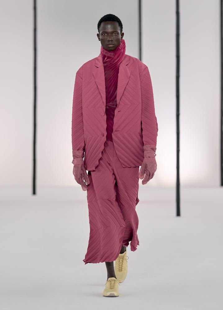 Le défilé Issey Miyake IM MEN printemps-été 2027 à la Fashion Week de Paris
