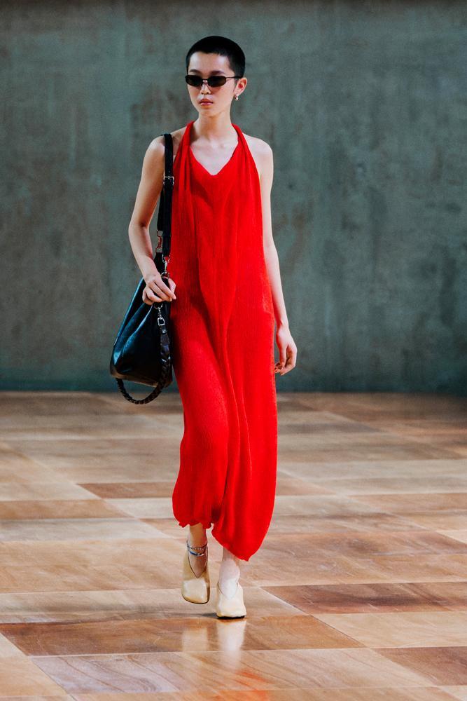 Le défilé Lemaire printemps-été 2027 à la Fashion Week de Paris
