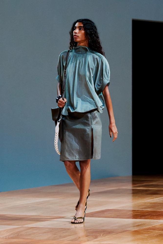 Le défilé Lemaire printemps-été 2027 à la Fashion Week de Paris