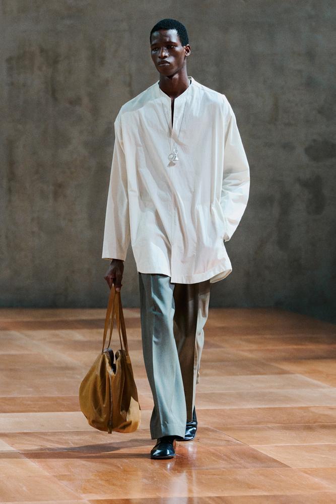 Le défilé Lemaire printemps-été 2027 à la Fashion Week de Paris