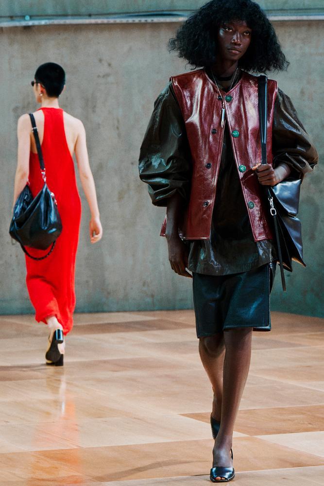 Le défilé Lemaire printemps-été 2027 à la Fashion Week de Paris