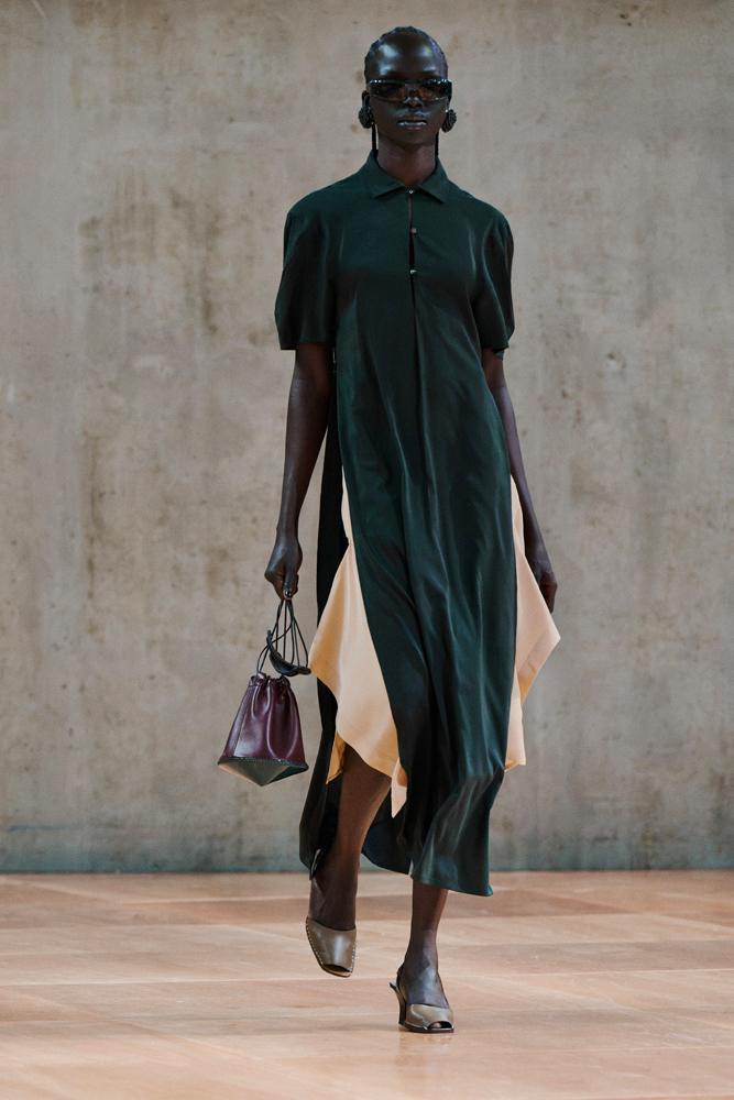 Le défilé Lemaire printemps-été 2027 à la Fashion Week de Paris