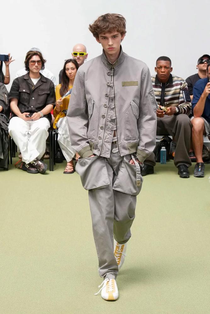 Le défilé Sacai printemps-été 2027 à la Fashion Week homme de Paris