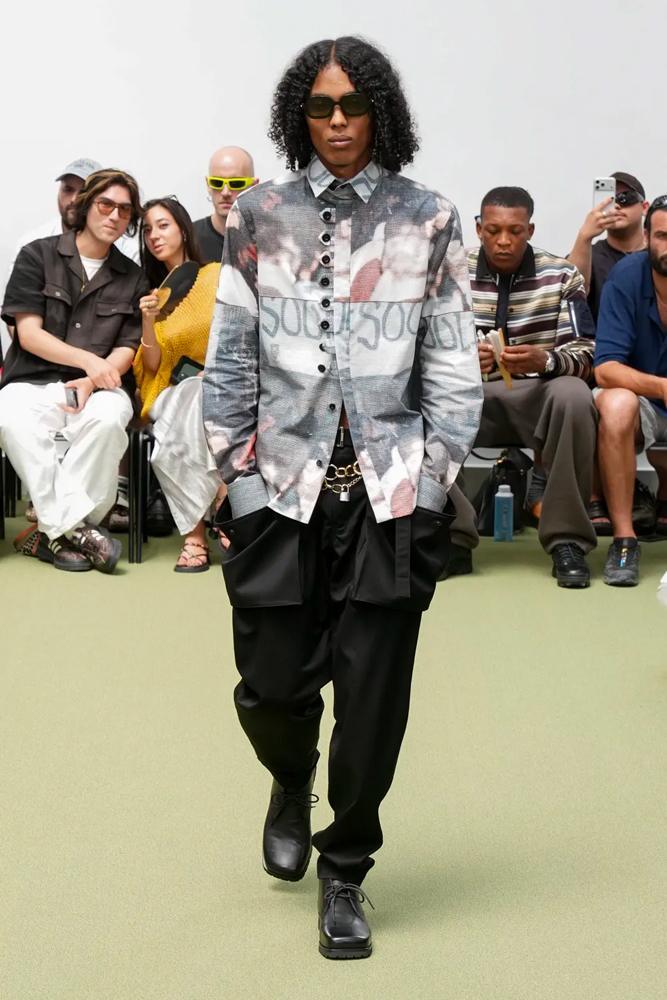 Le défilé Sacai printemps-été 2027 à la Fashion Week homme de Paris