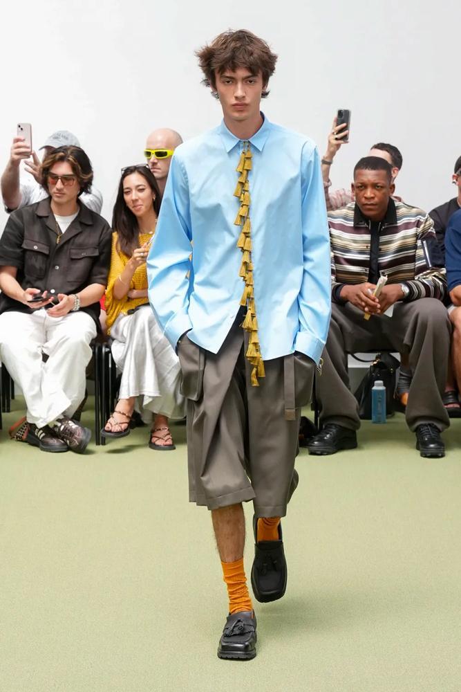 Le défilé Sacai printemps-été 2027 à la Fashion Week homme de Paris