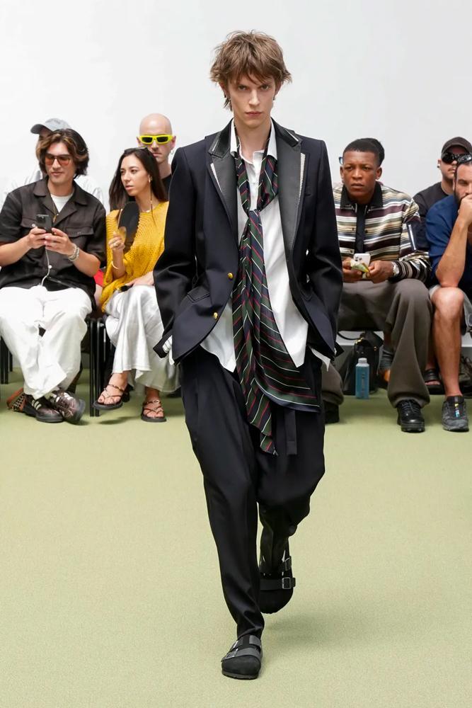 Le défilé Sacai printemps-été 2027 à la Fashion Week homme de Paris