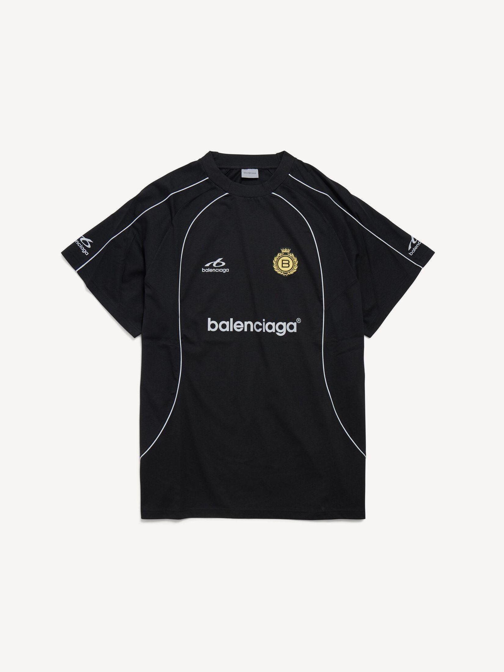 Tee-shirt soccer oversize en jersey sec noir, 790 €, Balenciaga.