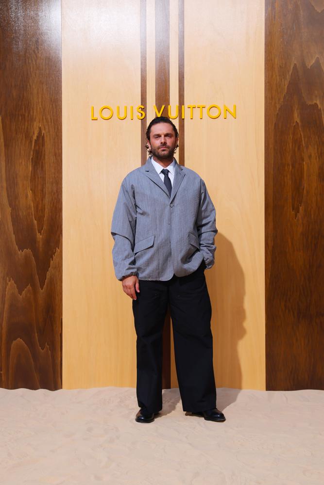 Pio Marmaï au défilé Louis Vuitton homme printemps-été 2027 dans le cadre de la Fashion Week de Paris, le 23 juin 2026 à Paris, en France. © Victor Boyko/Getty Images pour Louis Vuitton.