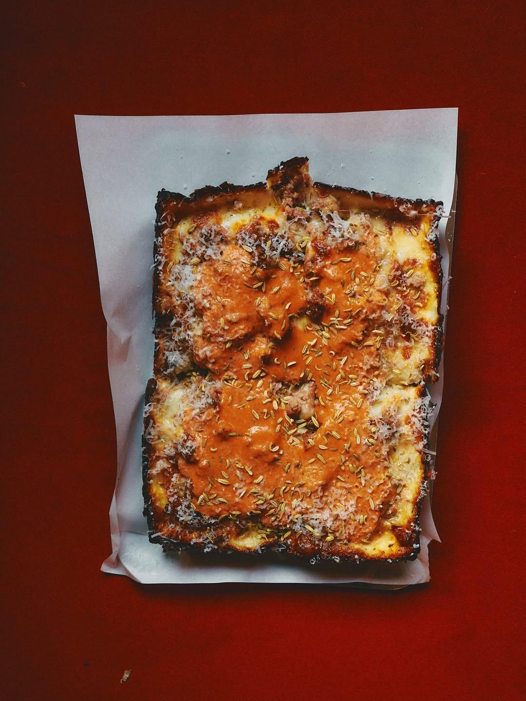 red sauce pizza detroit style, pizzeria paris 10e