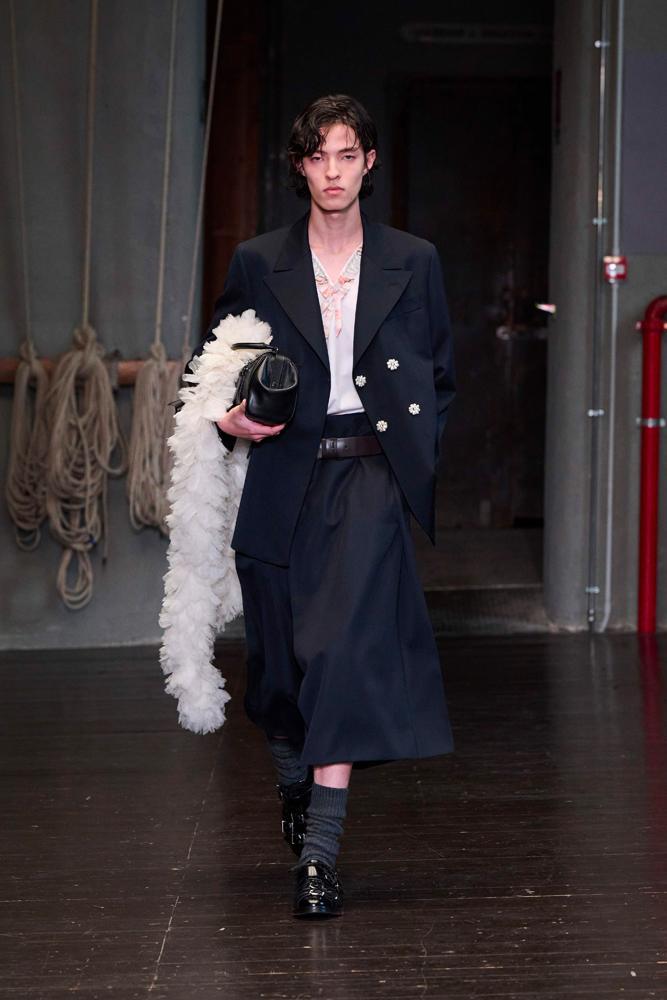 Le défilé Simone Rocha printemps 2027 - Homme au Pitti Uomo (2026).