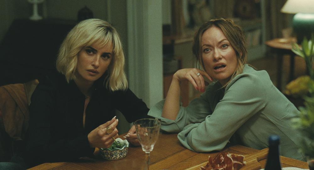 Olivia Wilde et Penelope Cruz dans L’Invitation (2026). © 2026 Invite Distribution, LLC.