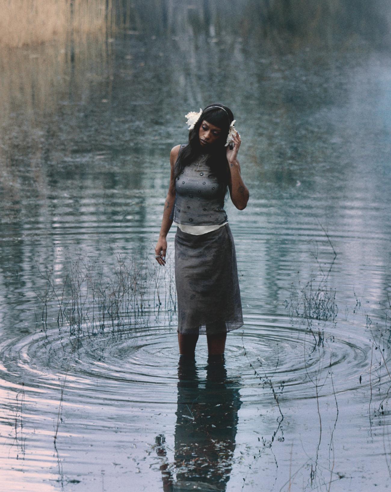 Nia Archyves.
