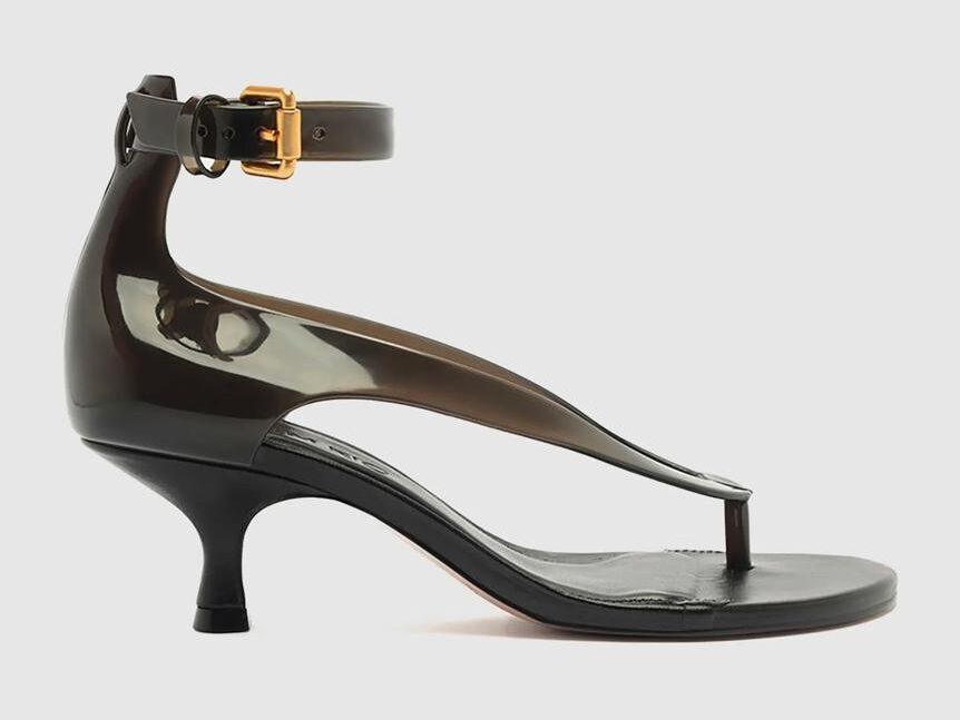 sandales jelly noires tendances à petit talon et à bride