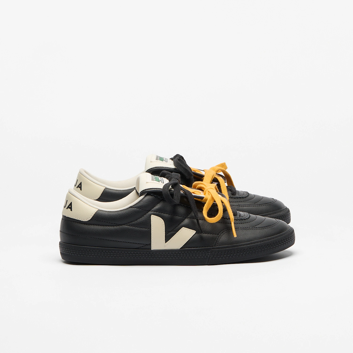 Sneakers de sport, 200€,Veja x Magliano.