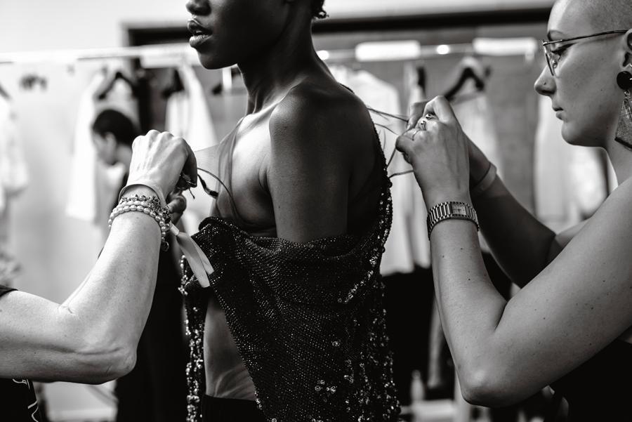 Les backstages du défilé Giorgio Armani Privé automne-hiver 2026-2027 par Line Brusegan