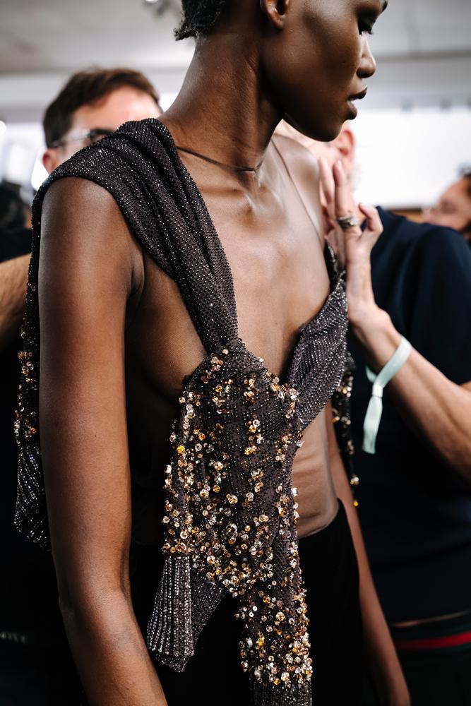 Les backstages du défilé Giorgio Armani Privé automne-hiver 2026-2027 par Line Brusegan