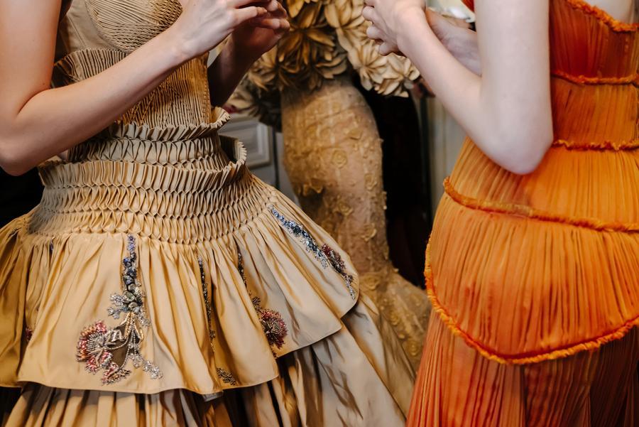 Backstage défilé Arazdei automne-hiver 2026-2027 par Line Brusegan