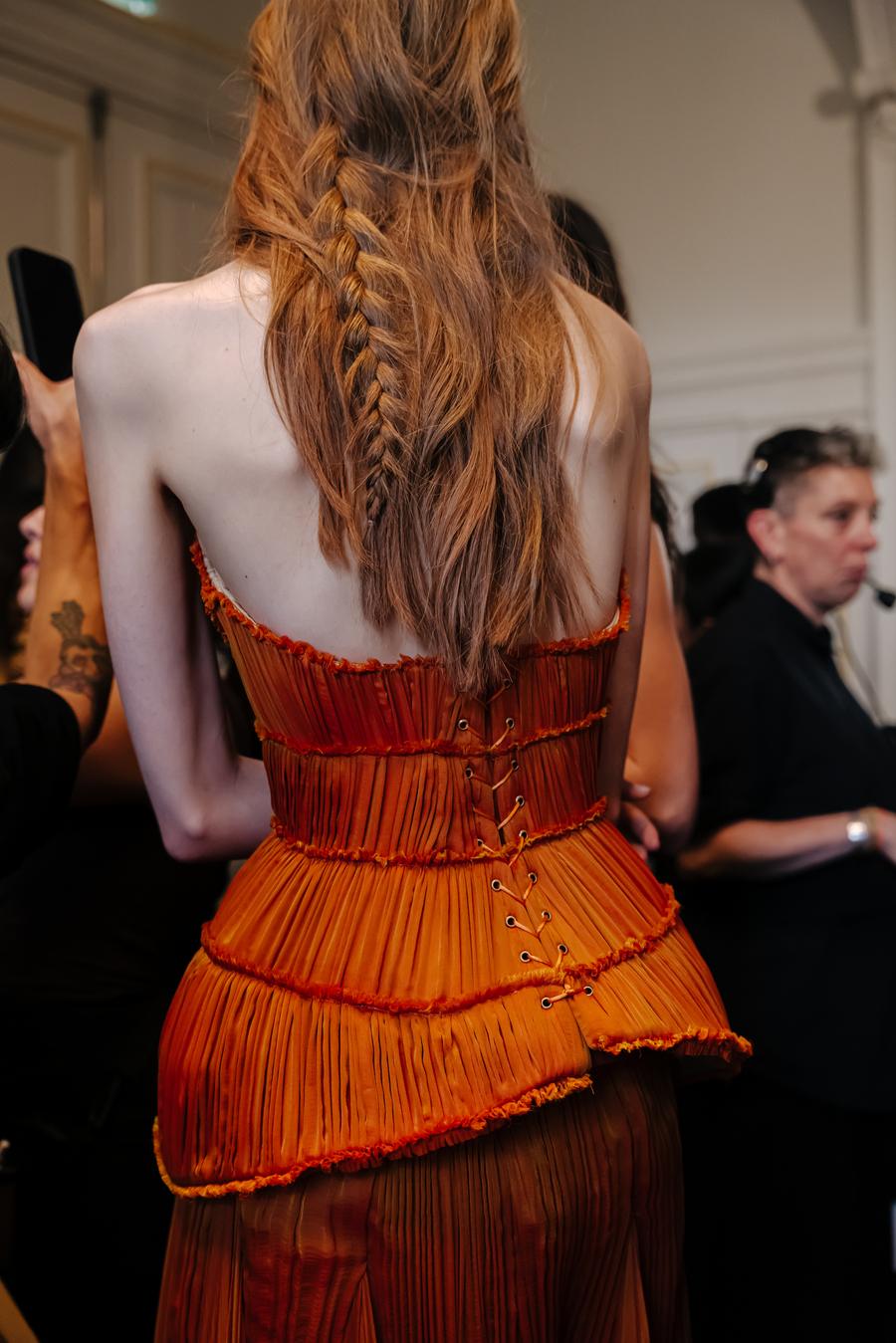 Backstage défilé Arazdei automne-hiver 2026-2027 par Line Brusegan