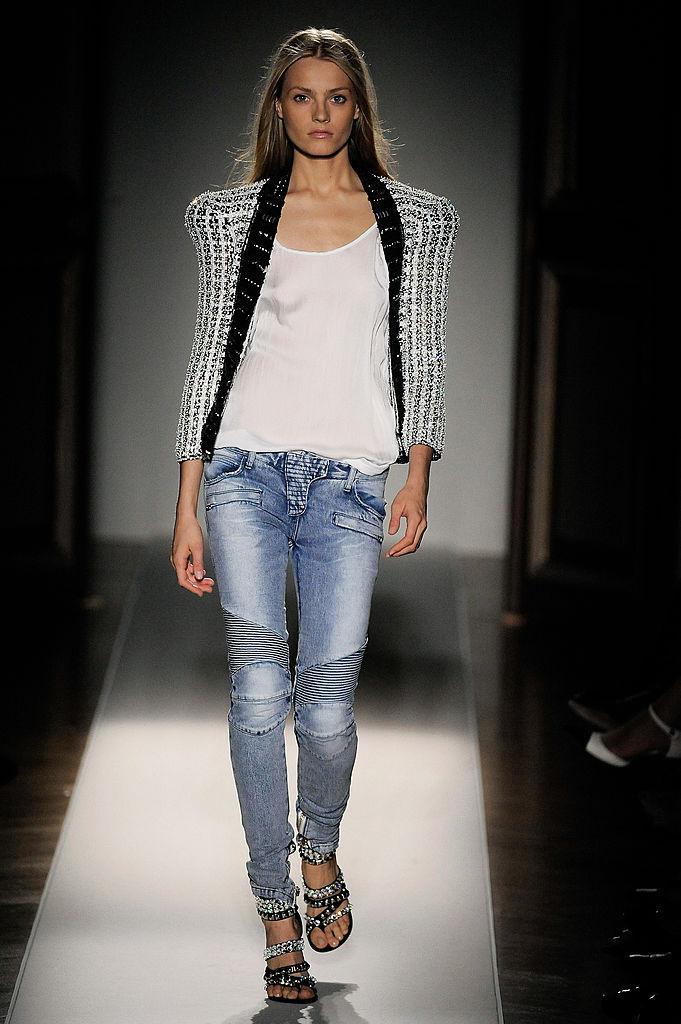 Balmain printemps-été 2009 par Christophe Decarnin. © Chris Moore/Catwalking/Getty Images.