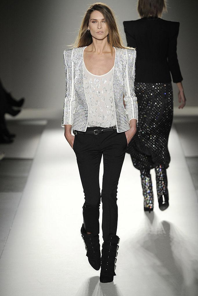 Balmain automne-hiver 2009 par Christophe Decarnin. © Karl Prouse/Catwalking/Getty Images.