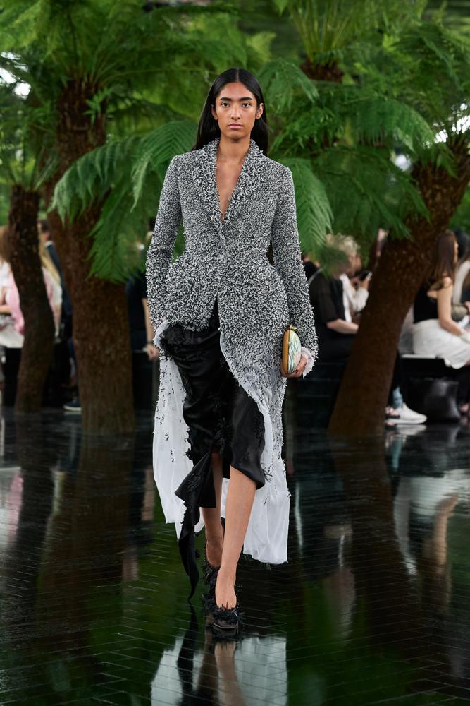 le tailleur en laine et en soie Encre du défilé Dior haute couture automne-hiver 2026-2027