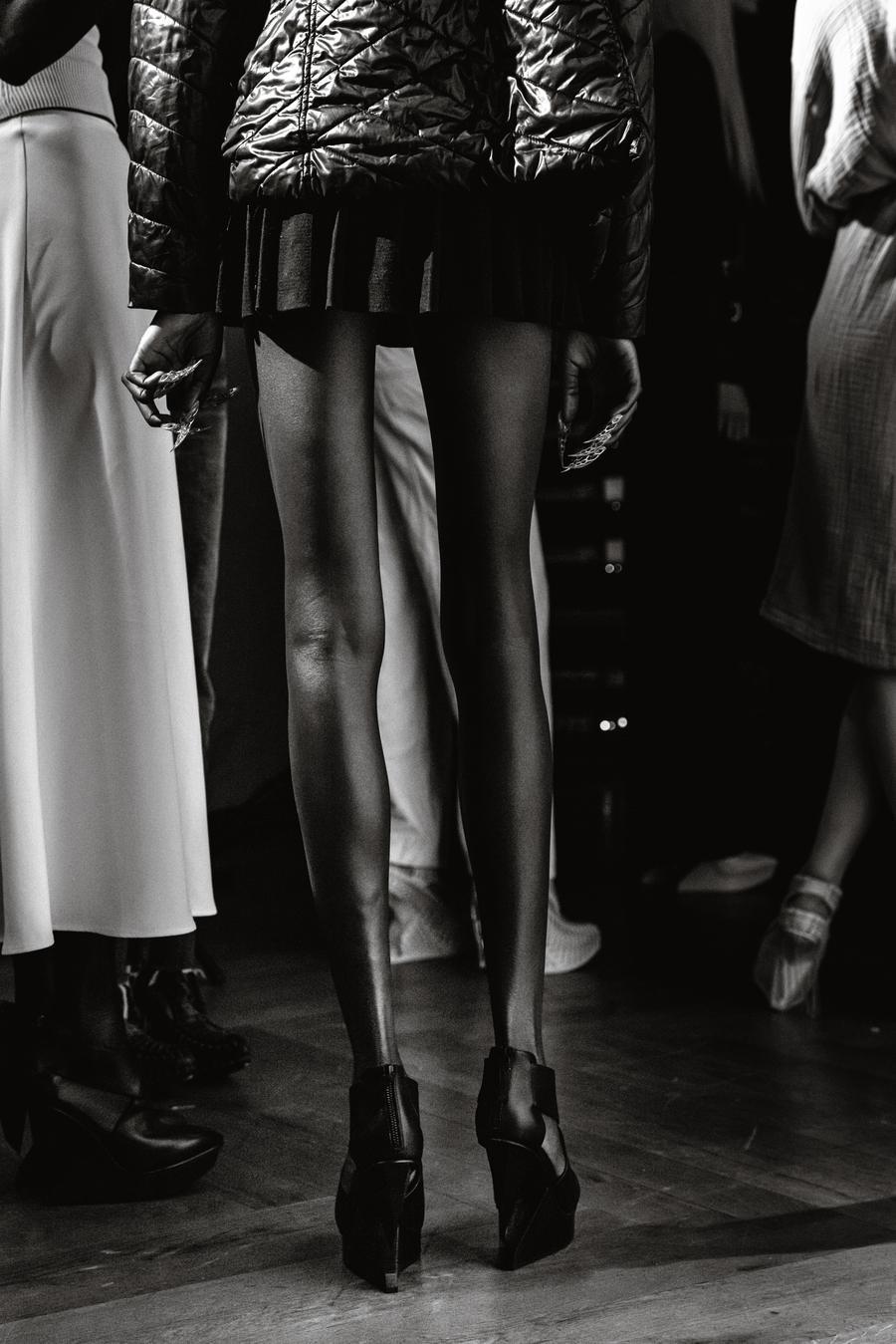 Backstage défilé Iris Van Herpen automne-hiver 2026-2027 par Line Brusegan
