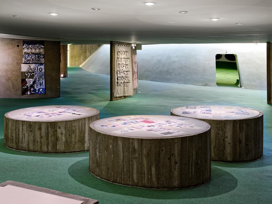 Vue de l’exposition “Utopia utopia” de Babi Badalov présentée par le Palais de Tokyo à l’Espace Niemeyer, Paris, 2026