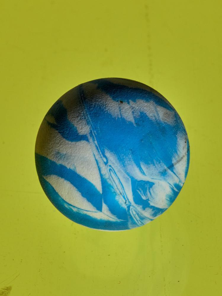 œuvre de Roe Ethridge, Rubber Ball (2021).