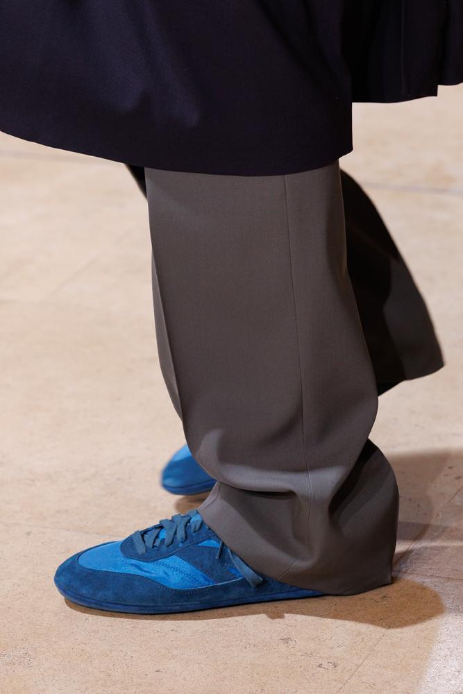 La collaboration sneakers Auralee et New Balance. © Auralee.