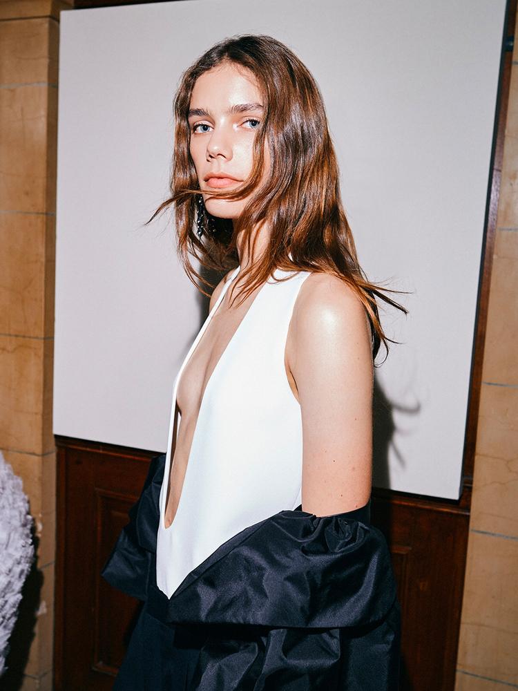 Photo backstage du défilé Balenciaga haute couture automne-hiver 2026-2027.