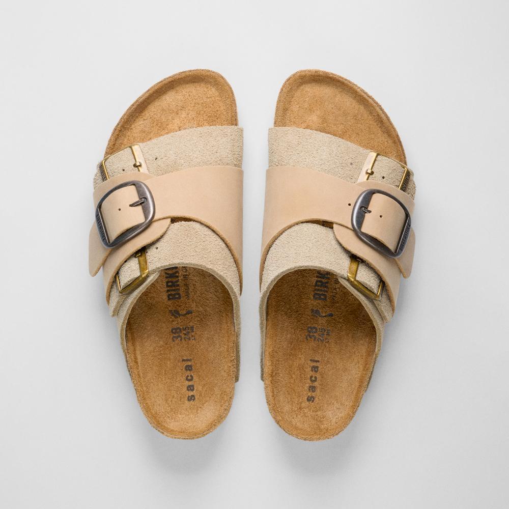 La collaboration Sacai et Birkenstock sandales beiges. © Sacai.