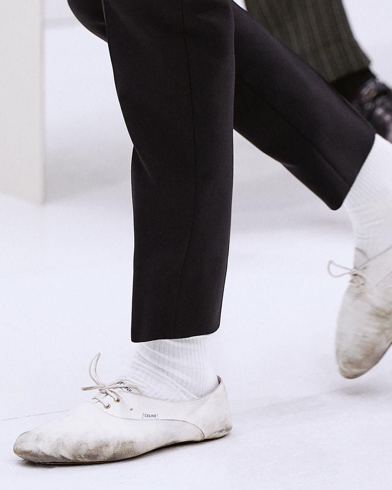 Chaussures blanches en cuir Celine. © Celine.
