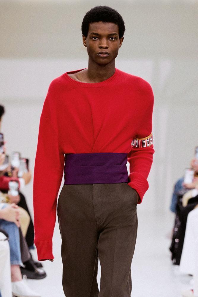 Cummerbund violet Celine. © Celine.