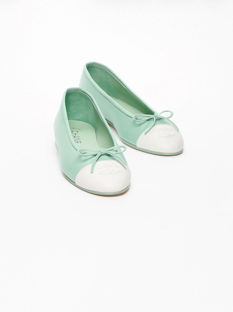 Les ballerines Chanel bleu Tiffany.