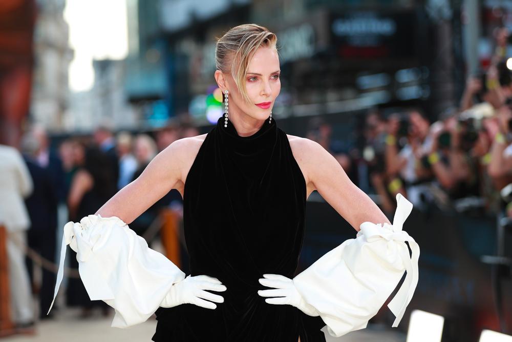 Charlize Theron assiste à la première mondiale du film « The Odyssey » à l'Odeon Luxe Leicester Square, le 6 juillet 2026 à Londres, en Angleterre. (Photo : Grant Buchanan/Dave Benett/WireImage)