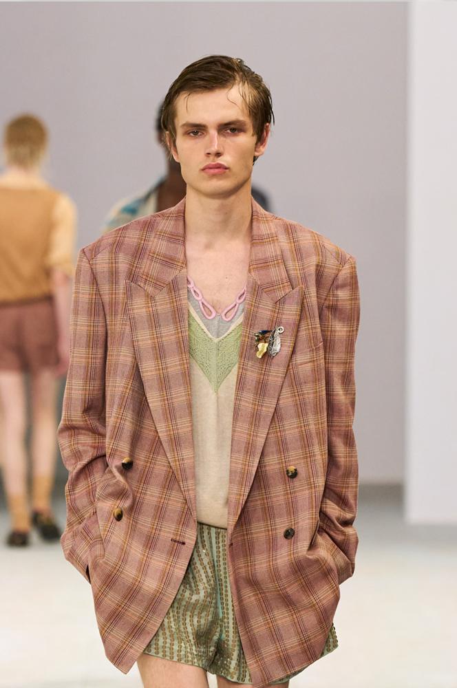 Broche breloque Dries Van Noten. © Dries Van Noten.