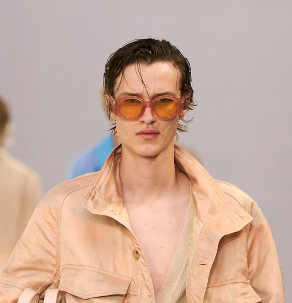 Grandes lunettes oranges Dries Van Noten. © Dries Van Noten.