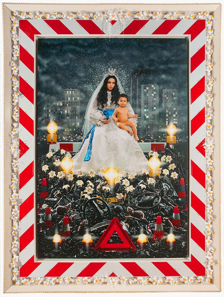 Pierre et Gilles, La Vierge à l’enfant, Hafsia Herzi et Loric (2009), photographie exposée au Mucem à Marseille en 2026