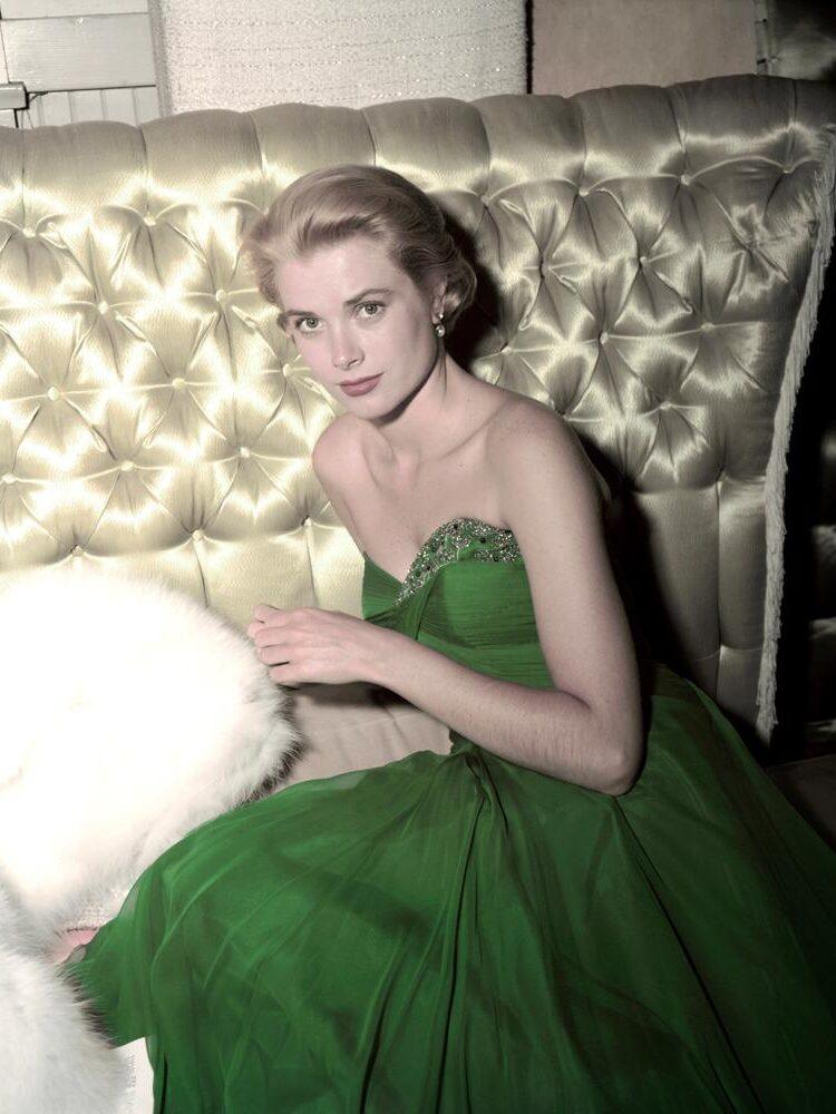 Grace Kelly en 1954 dans une robe verte