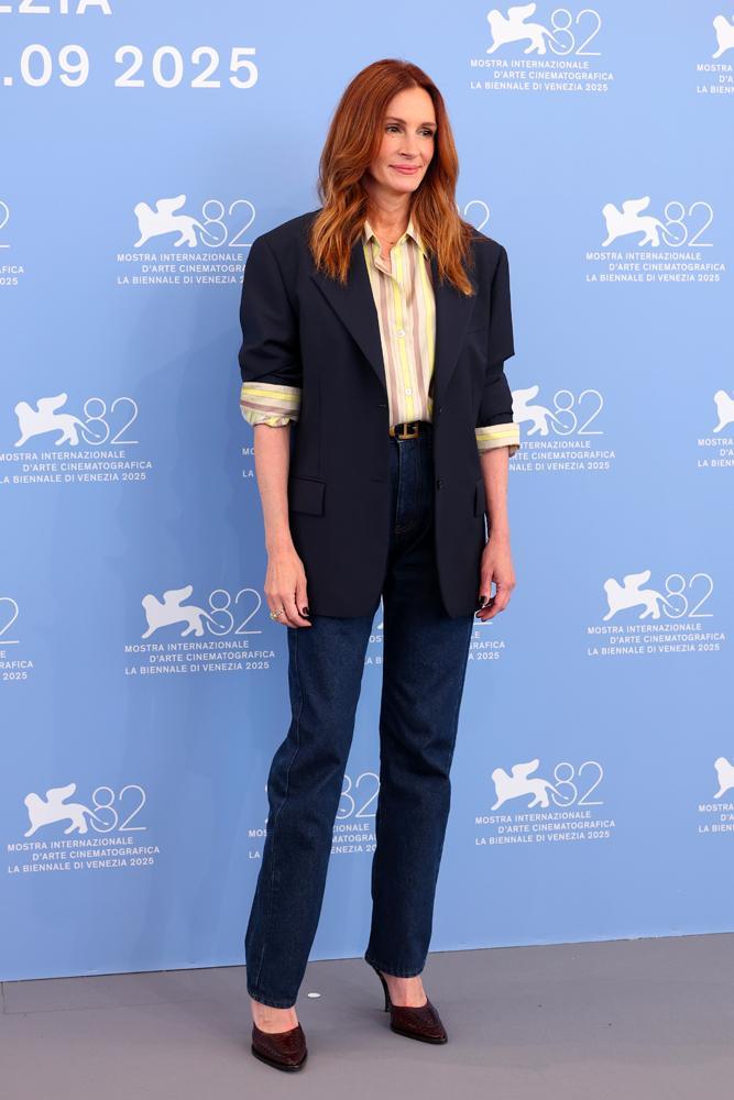 Julia Roberts en costume au photocall de the Hunt en 2025 au Festival International du Film de Venise