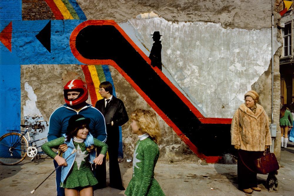 Harry Gruyaert, Carnaval, Anvers, Belgique (1992), photographie exposée aux Rencontres d'Arles 2026