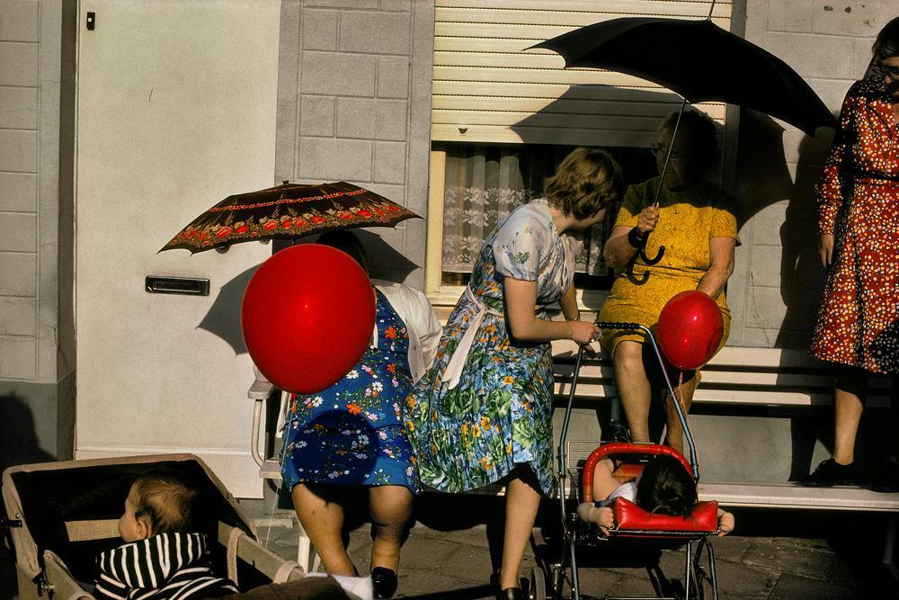 Harry Gruyaert, Commémoration de la Bataille de Waterloo, Boom, Belgique (1988), photographie exposée aux Rencontres d'Arles