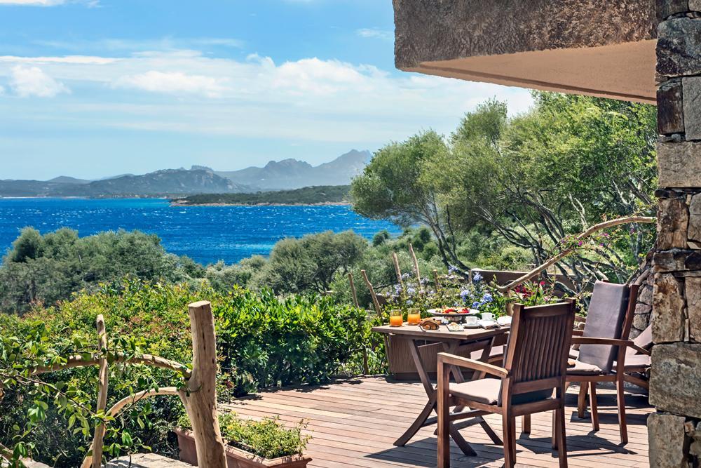 La vue d’une suite de l’hôtel Capo d'Orso.