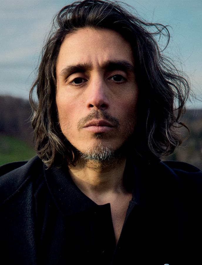 Photographie, portrait d'Adrián Villar Rojas.