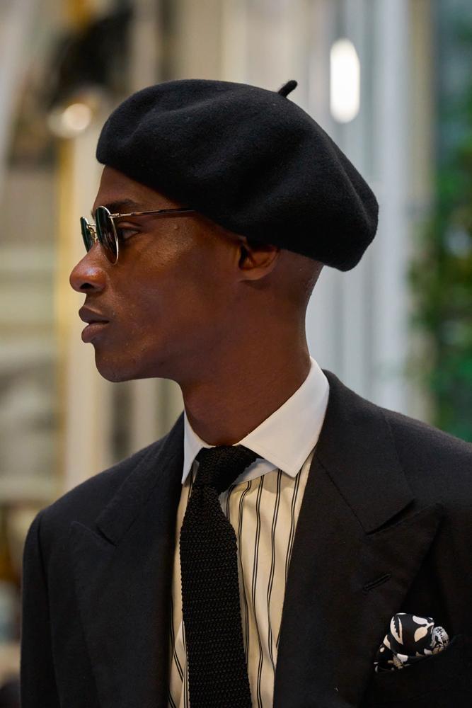 Beret noir Ralph Lauren. © Ralph Lauren.