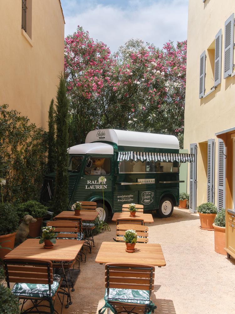 Le truck Ralph's Coffee à Saint-Tropez.
