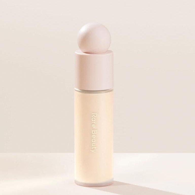 Correcteur maquillage Liquid Touch, Rare Beauty.