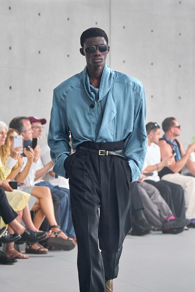 Ceinture fine en cuir Saint Laurent. © Saint Laurent.