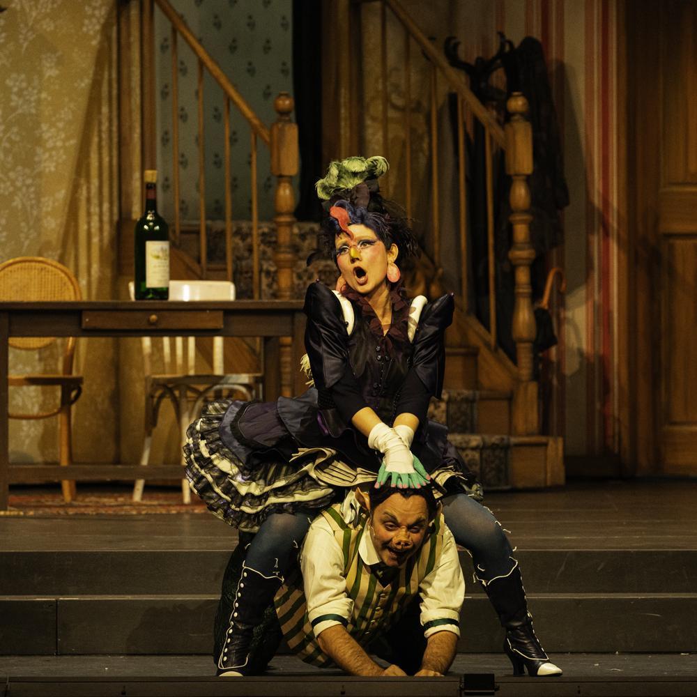 Le spectacle La vie parisienne de Jacques Offenbach, mis en scène par Valérie Lesort, au théâtre du Châtelet. 