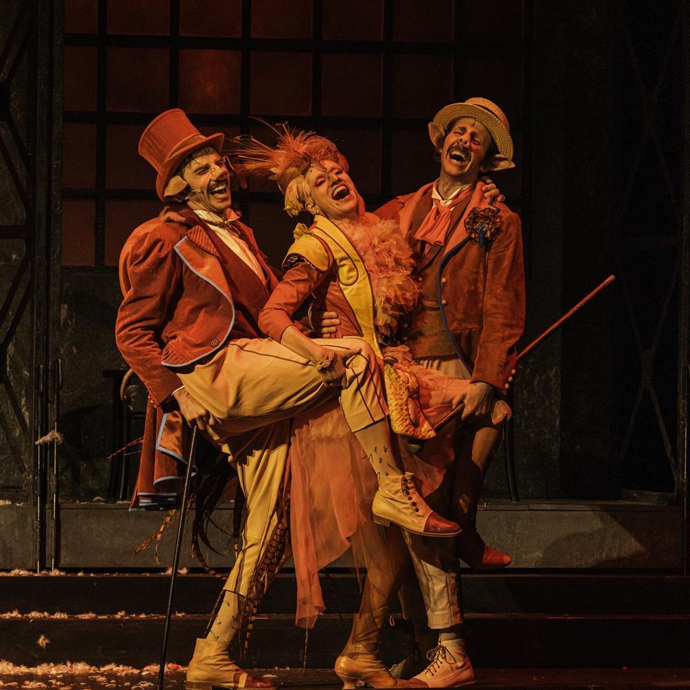 Le spectacle La vie parisienne de Jacques Offenbach, mis en scène par Valérie Lesort, au théâtre du Châtelet.